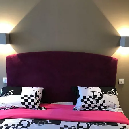 Chezclervie City, Close To Paris La Defense U Arena